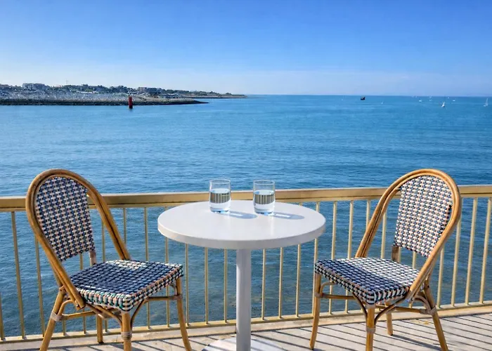 Hôtel Les Brises - Réouverture Eté 2026 La Rochelle 